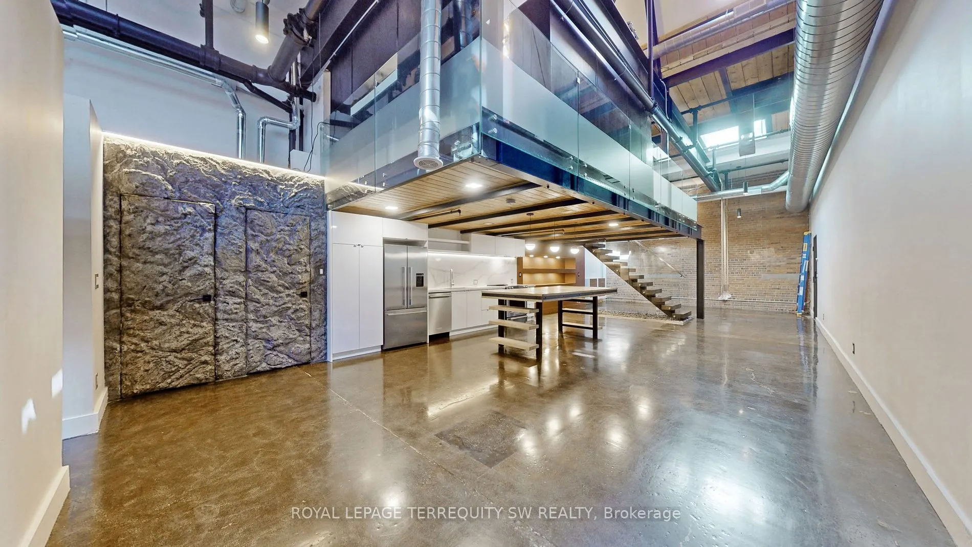 326 Carlaw Ave, #124
