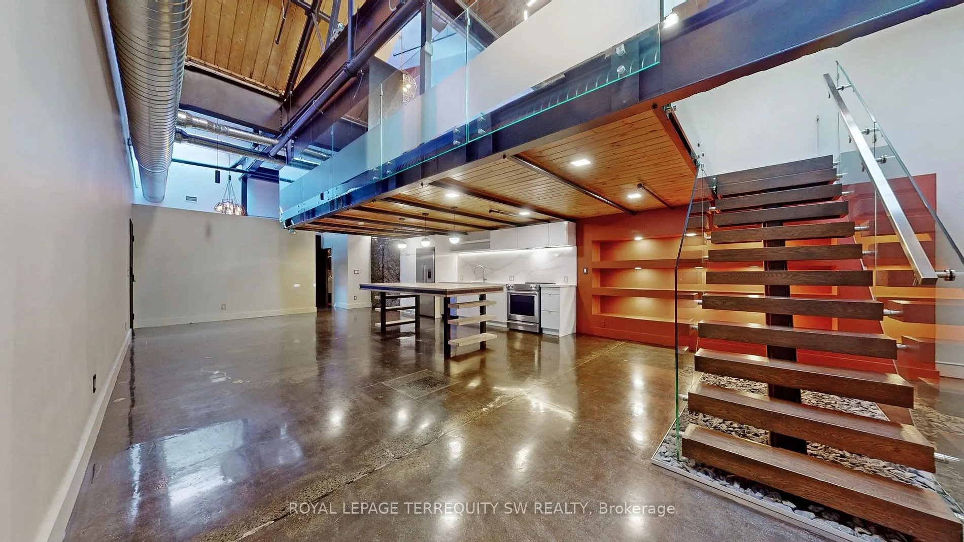 326 Carlaw Ave, #124