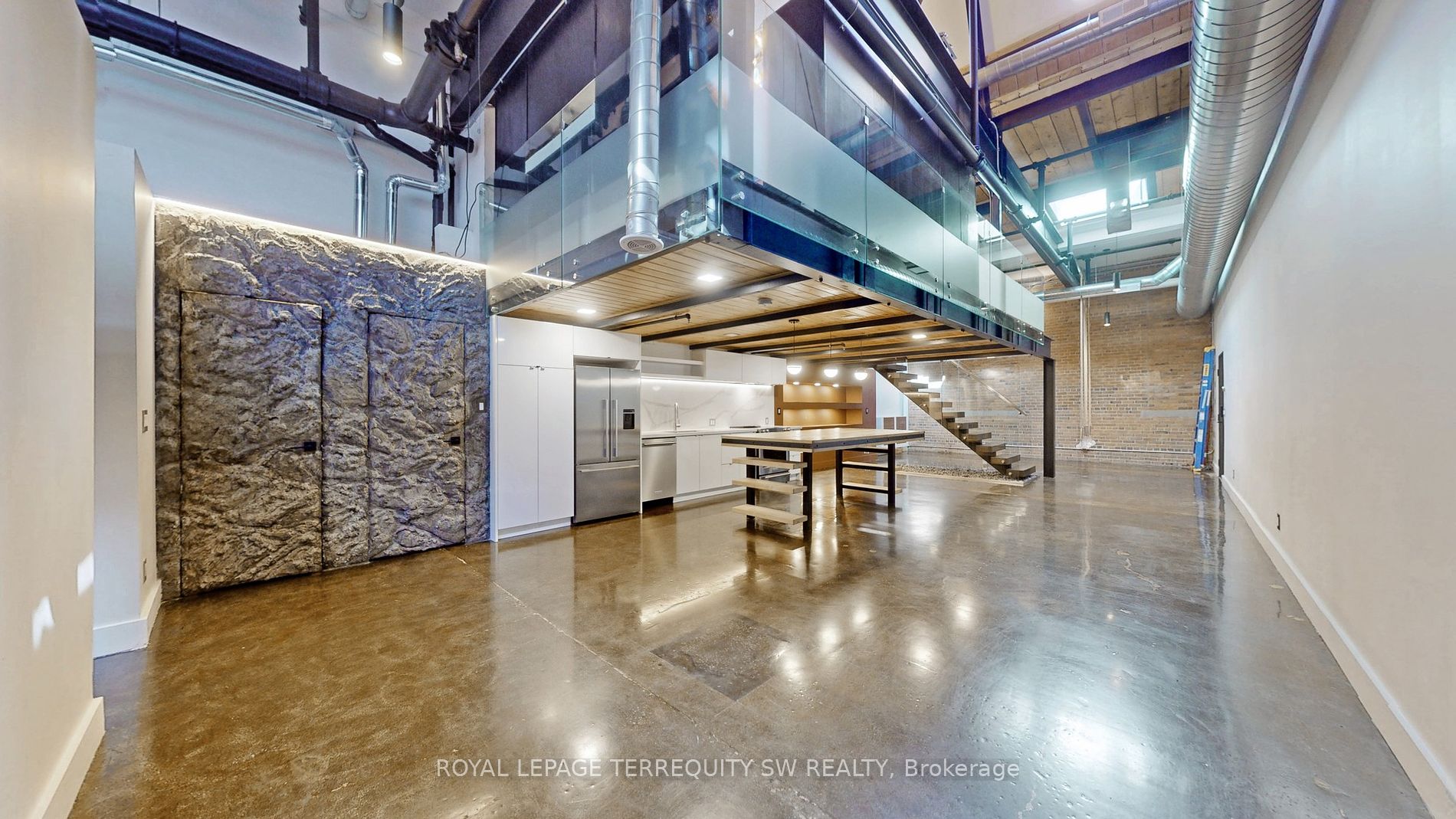326 Carlaw Ave, #124