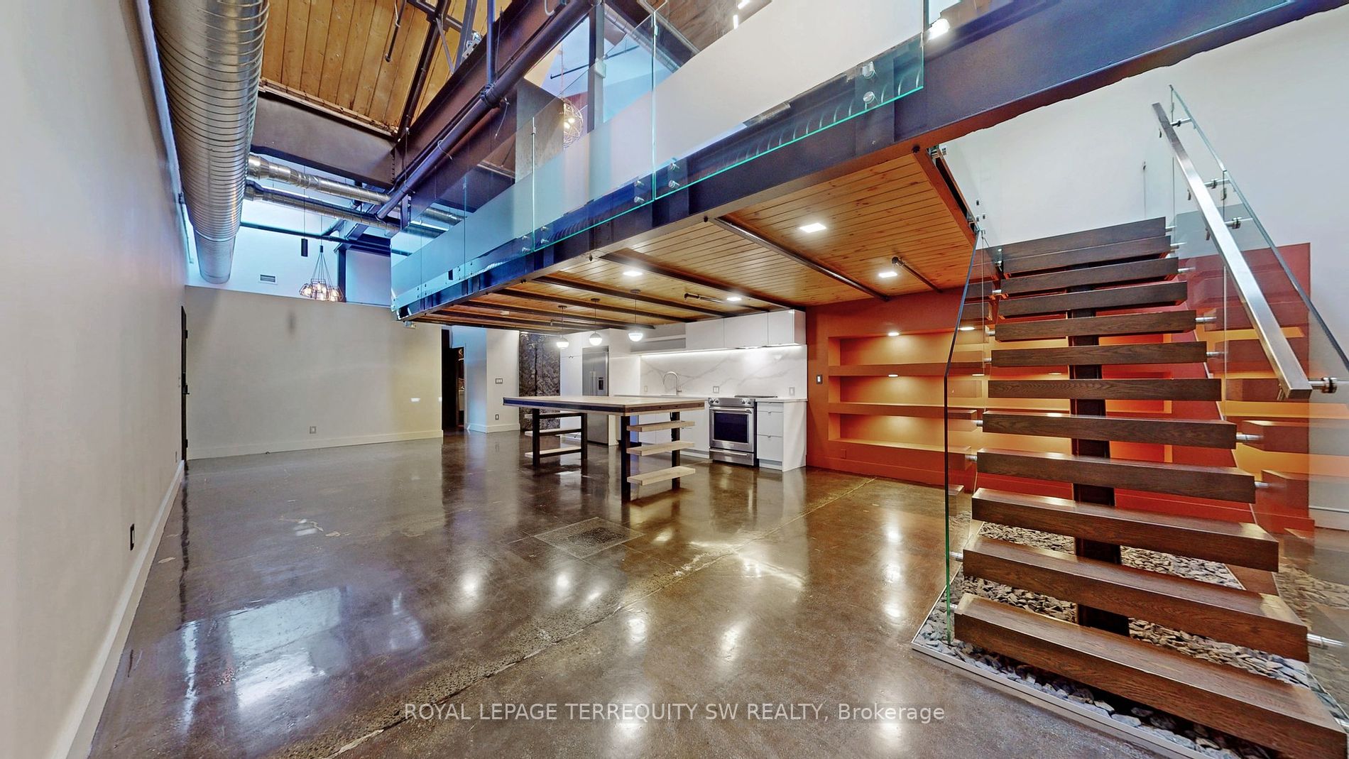 326 Carlaw Ave, #124
