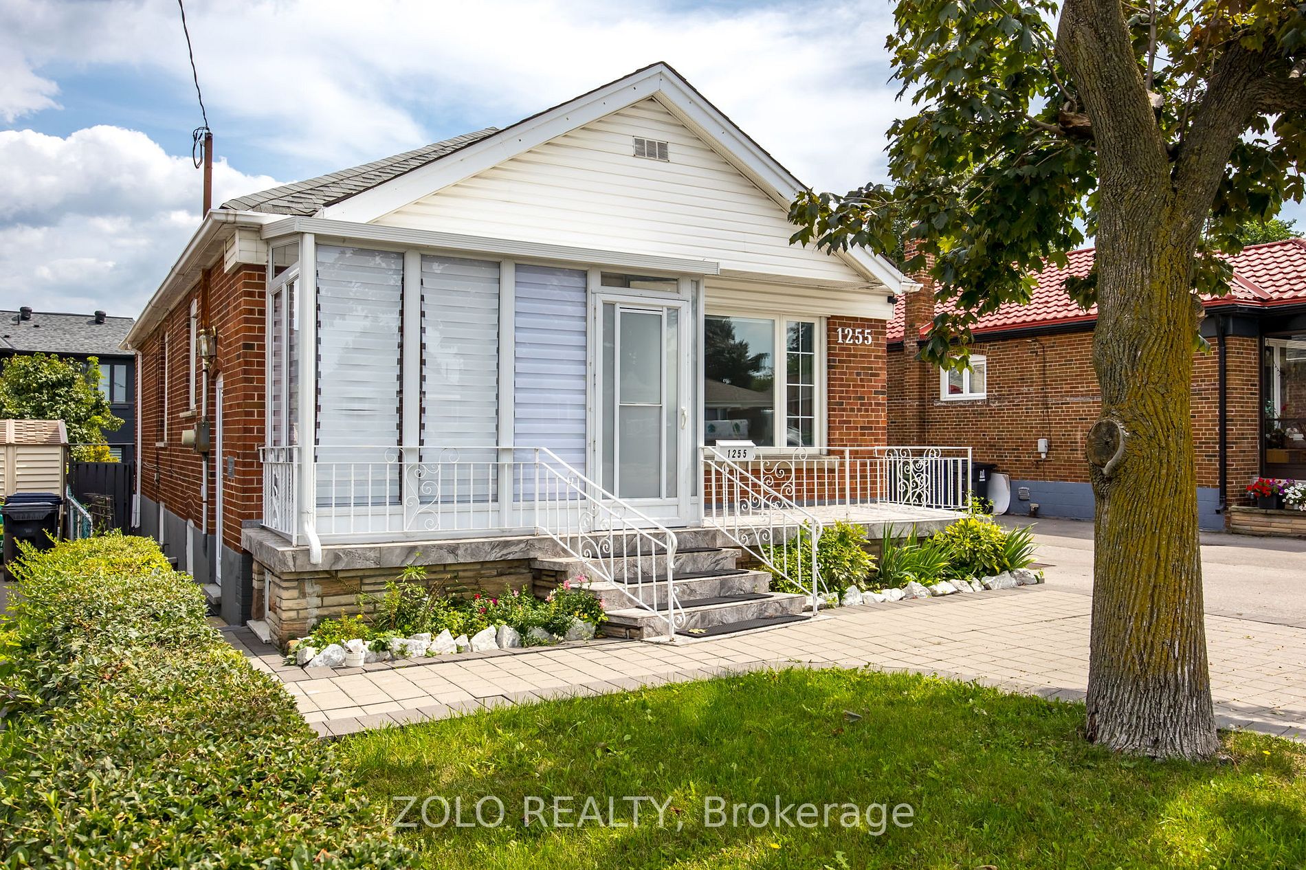 1255 Warden Ave