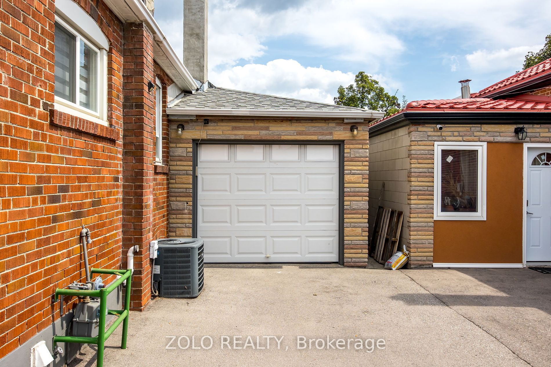 1255 Warden Ave