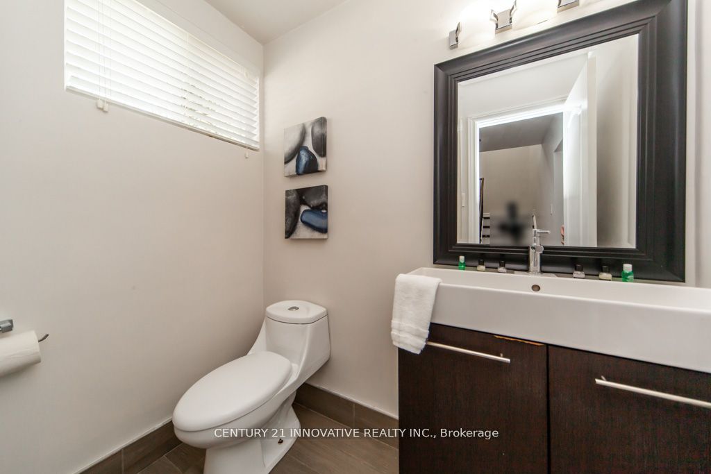 135 Queensbury Ave