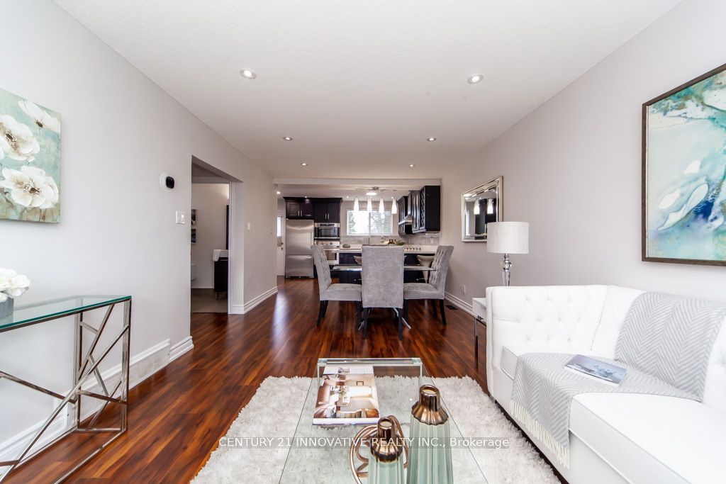 135 Queensbury Ave