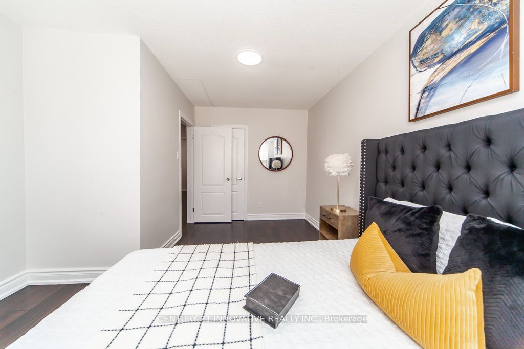 135 Queensbury Ave