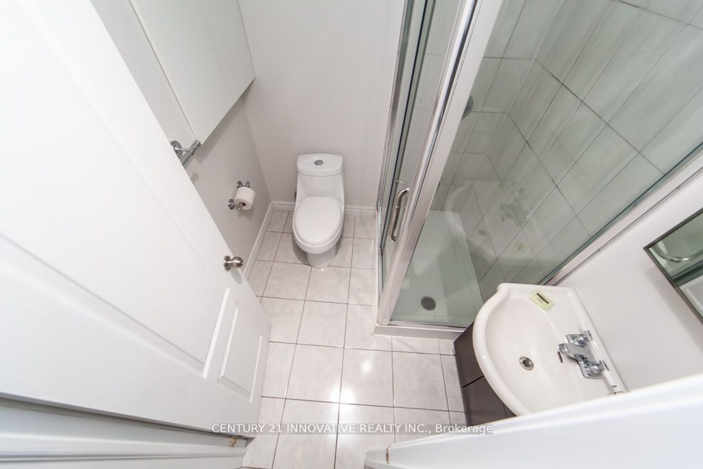 135 Queensbury Ave