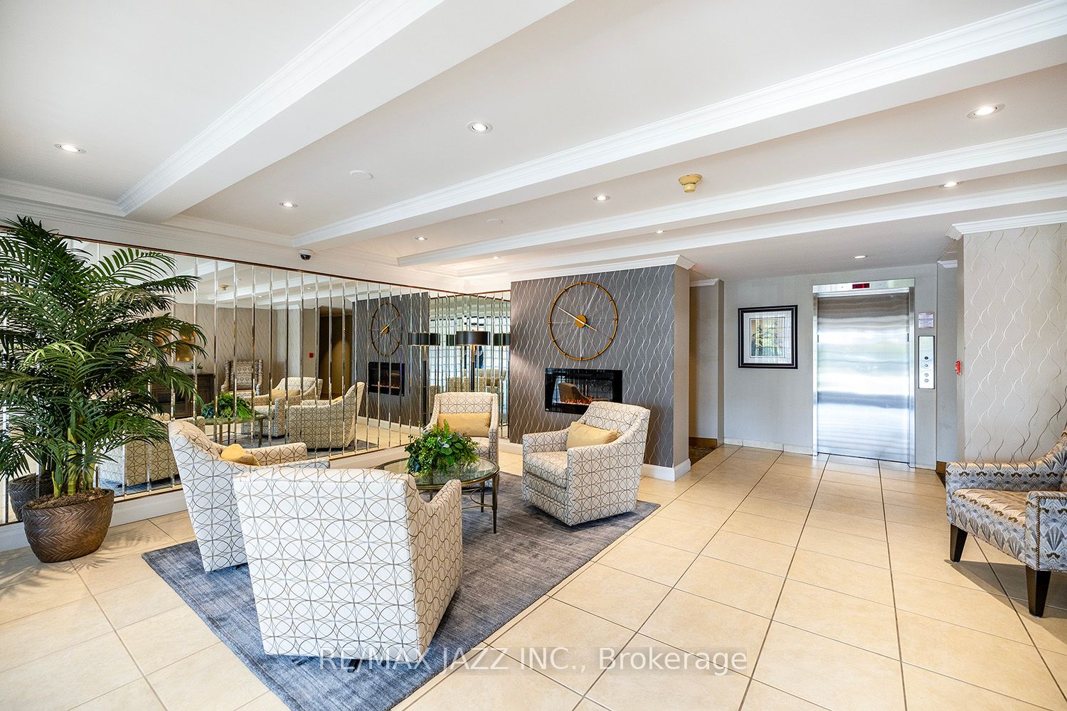 337 Simcoe St N, #201