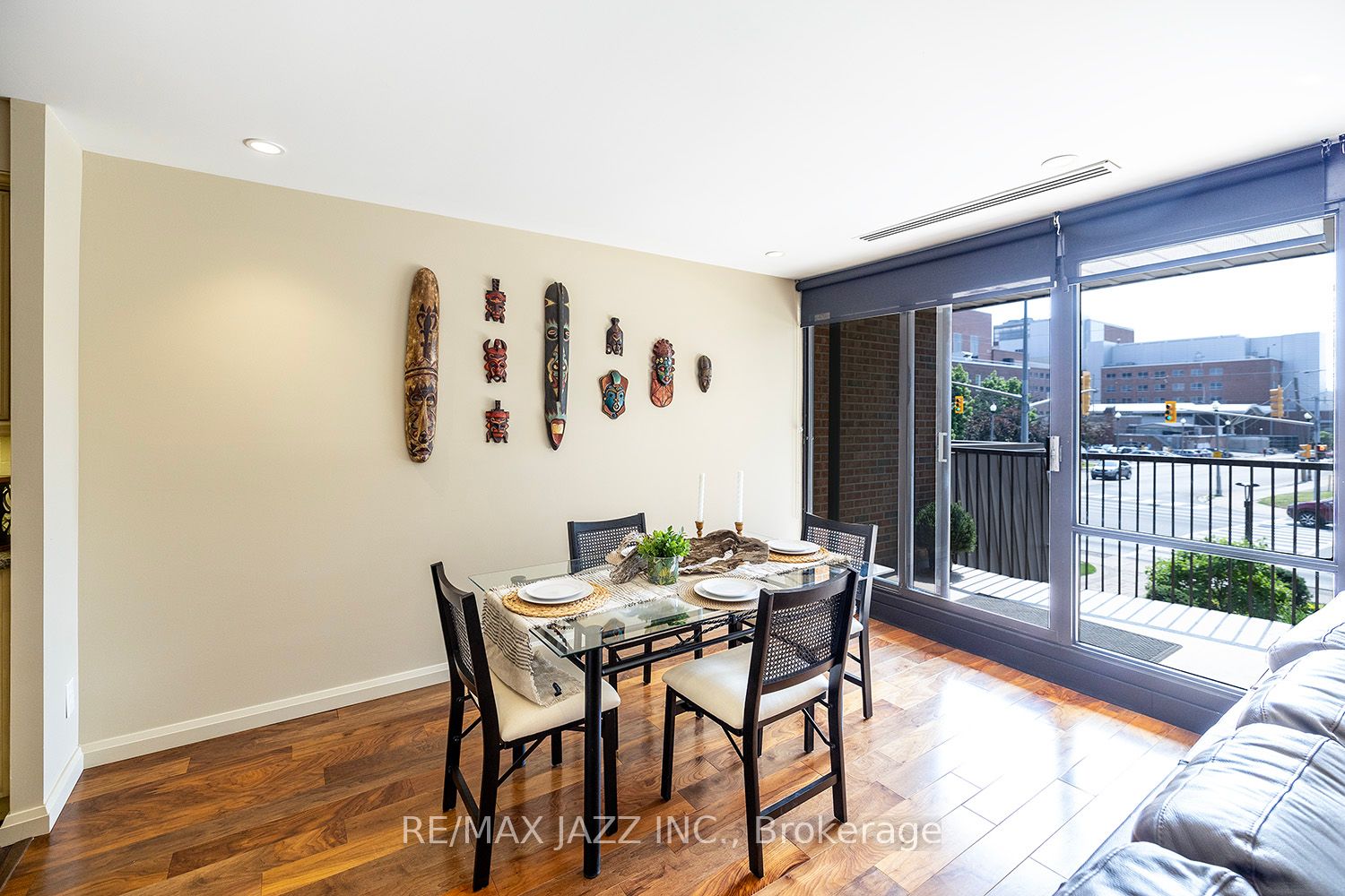 337 Simcoe St N, #201