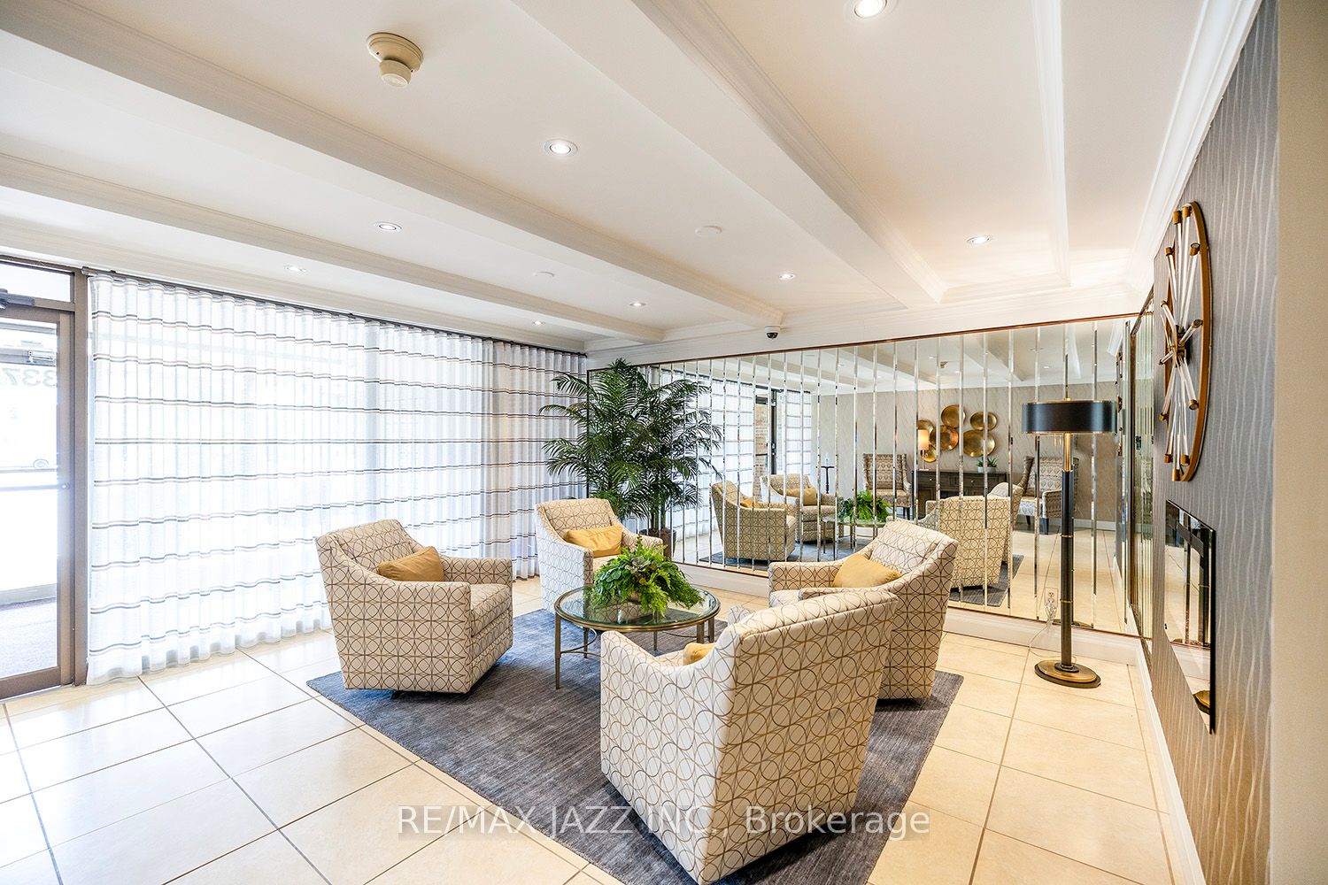 337 Simcoe St N, #201