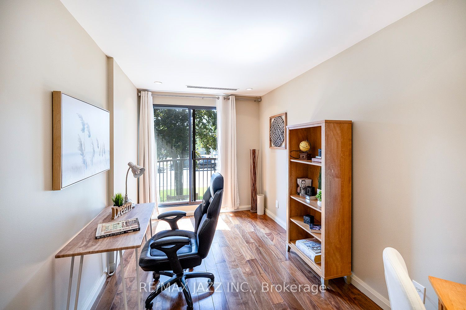 337 Simcoe St N, #201