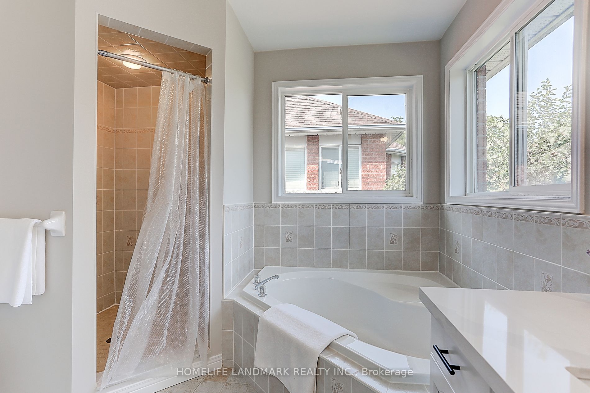 25 Mac Carl Cres