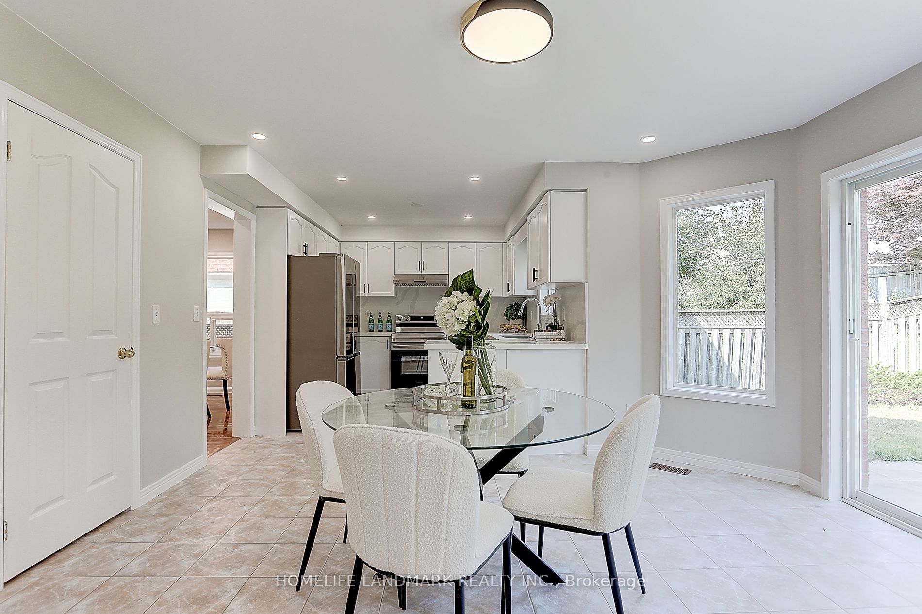 25 Mac Carl Cres