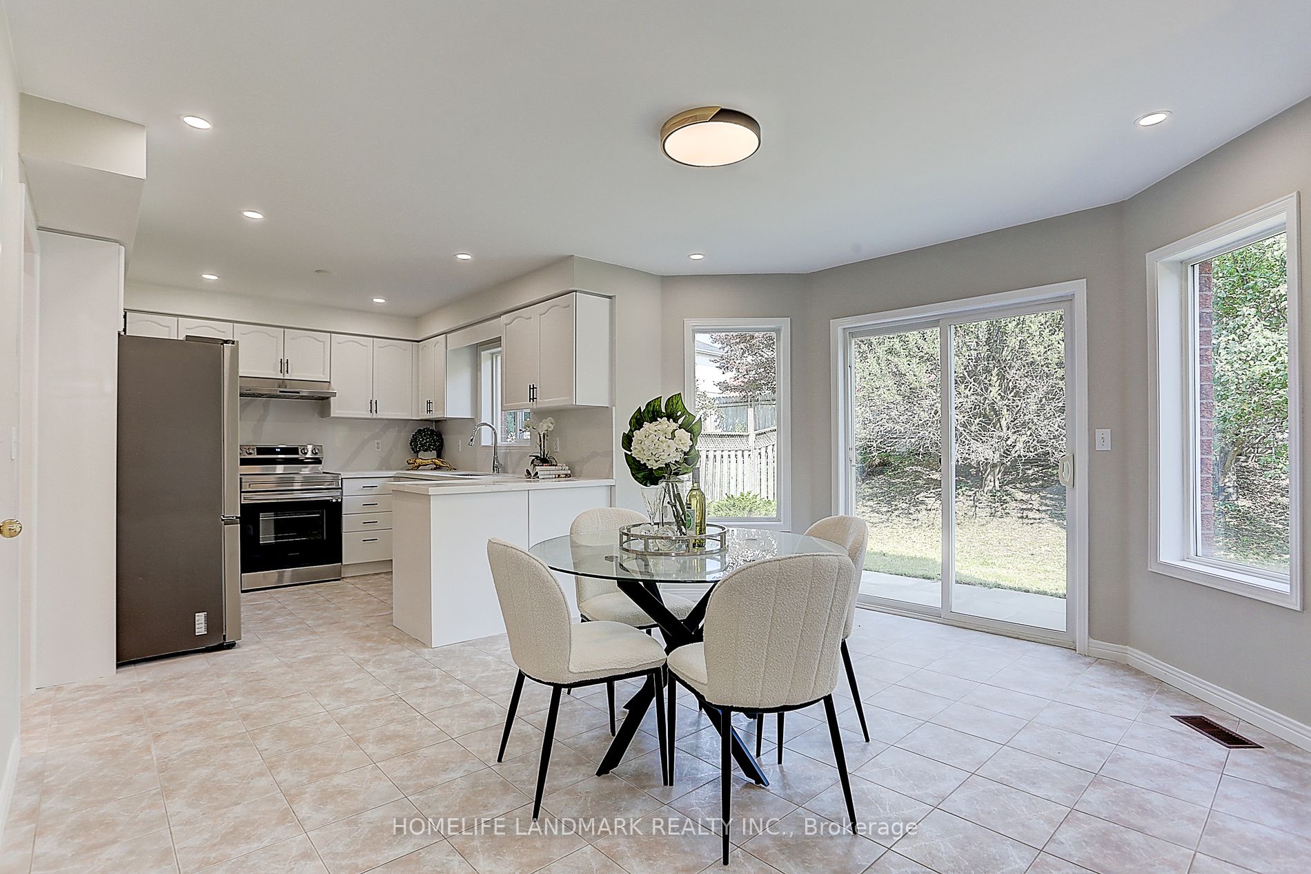 25 Mac Carl Cres