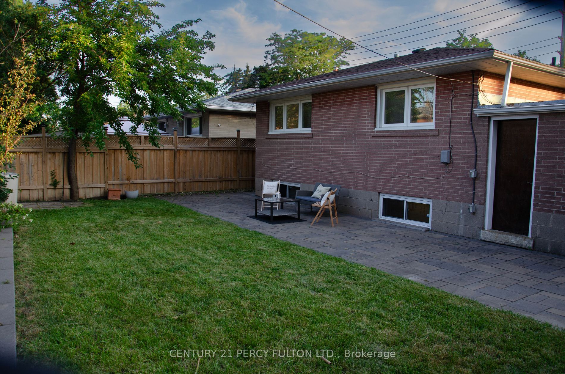 869 Scarborough Golf Club Rd