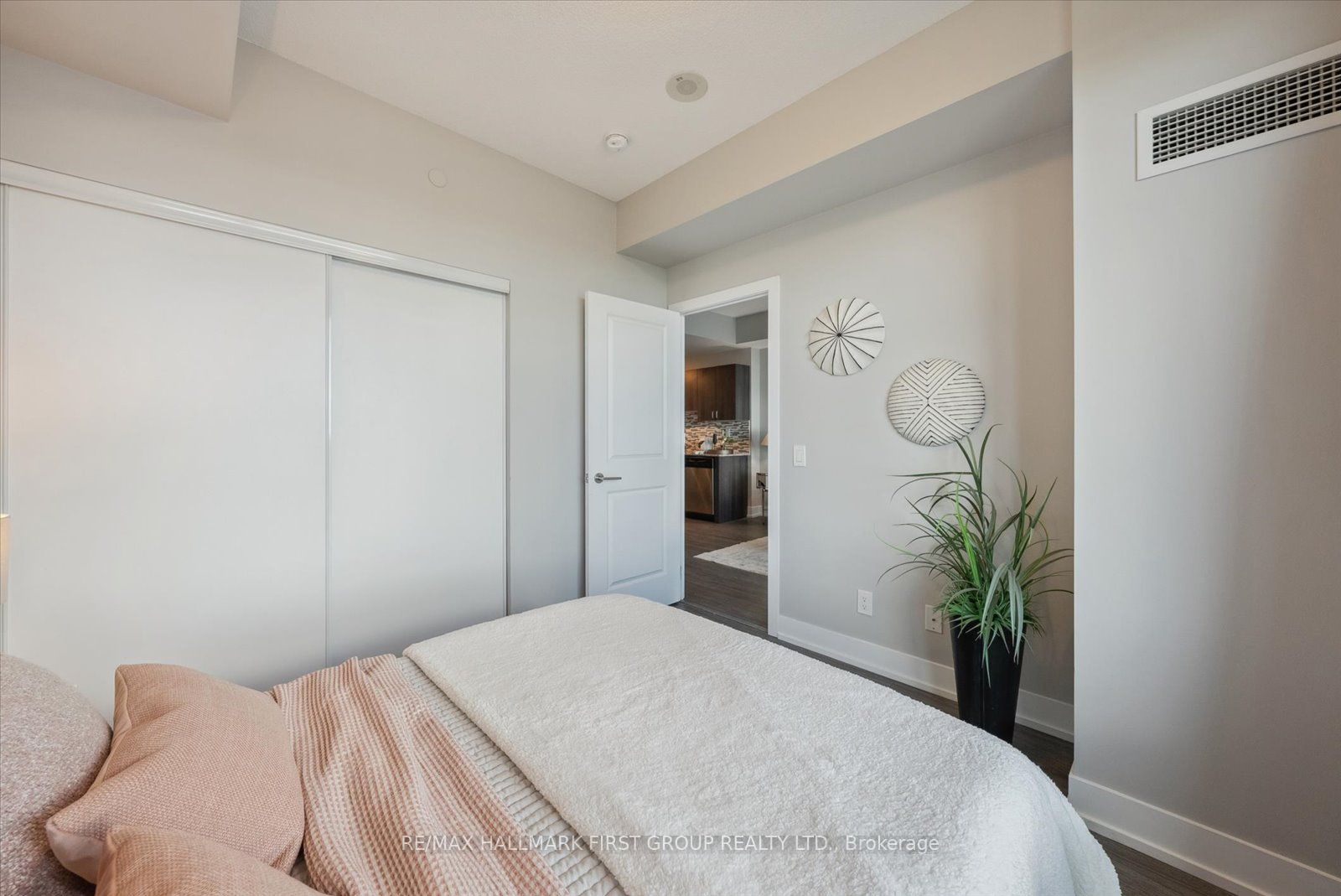 1215 Bayly St, #1403