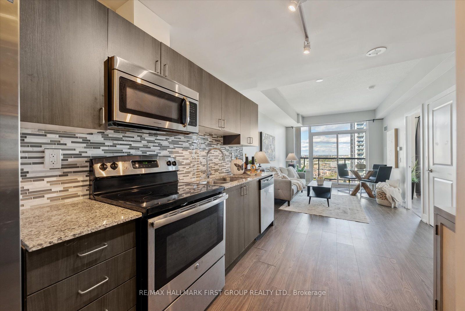 1215 Bayly St, #1403