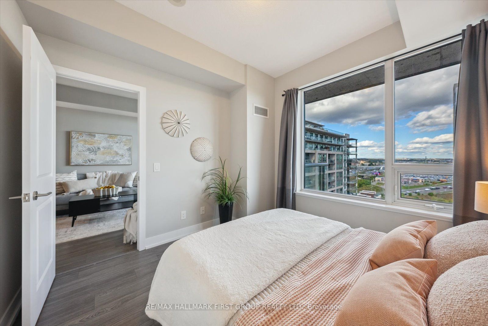 1215 Bayly St, #1403