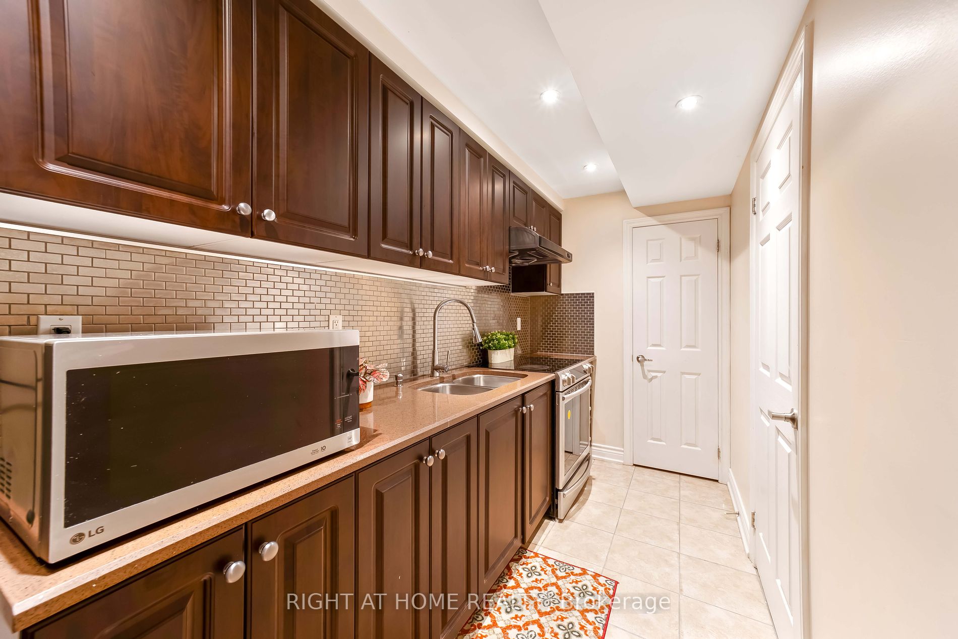 65 KEITH WRIGHT Crescent