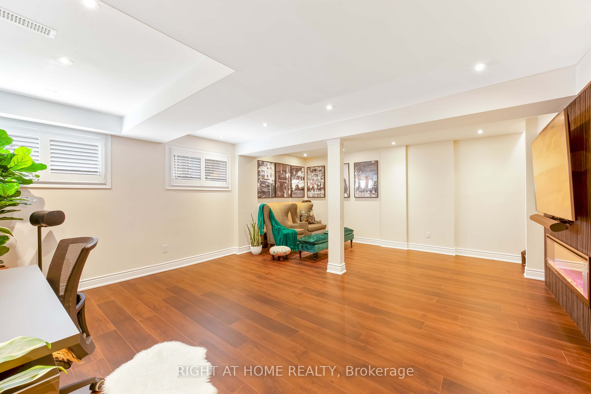 65 KEITH WRIGHT Crescent