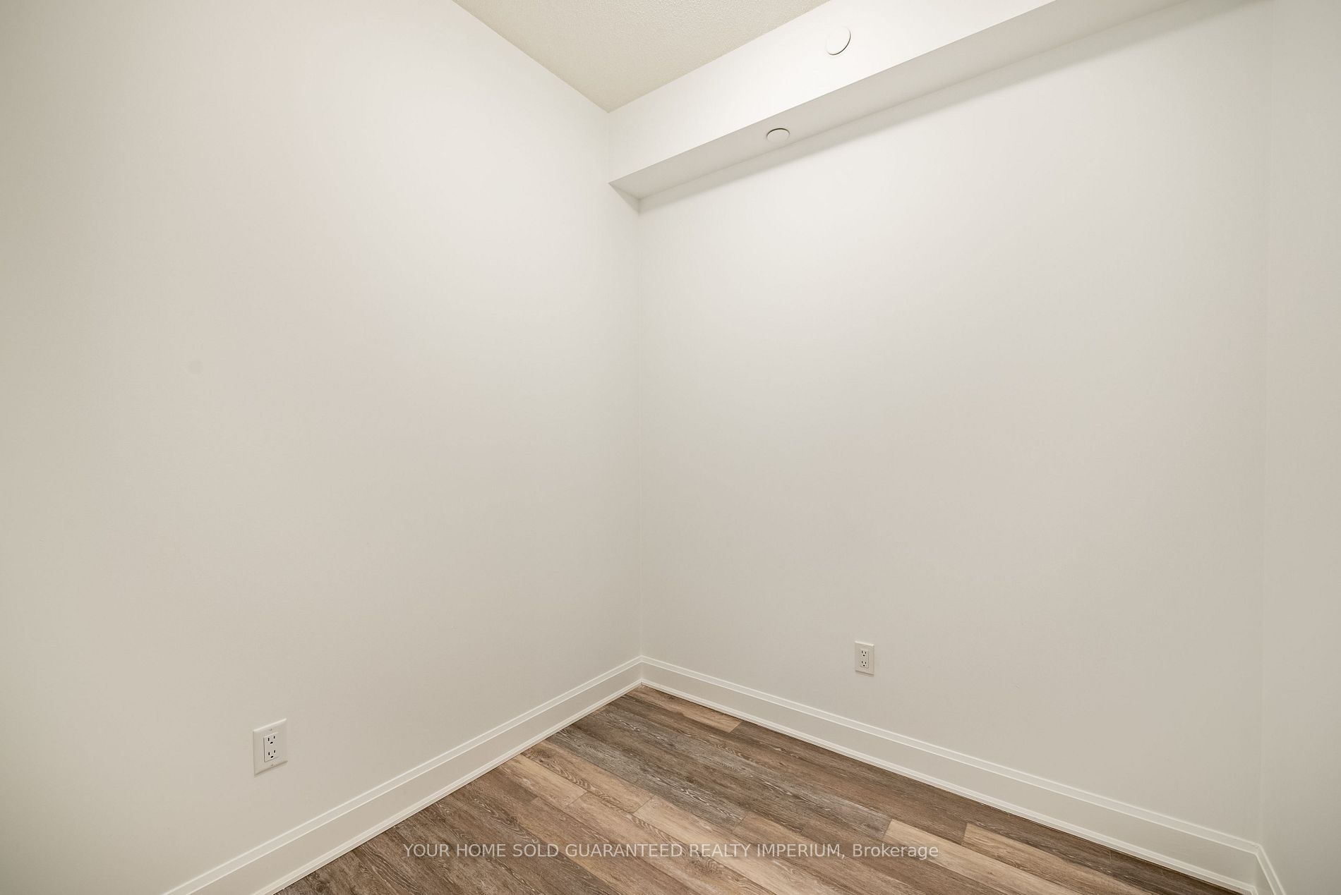 50 Lakebreeze Dr, #222