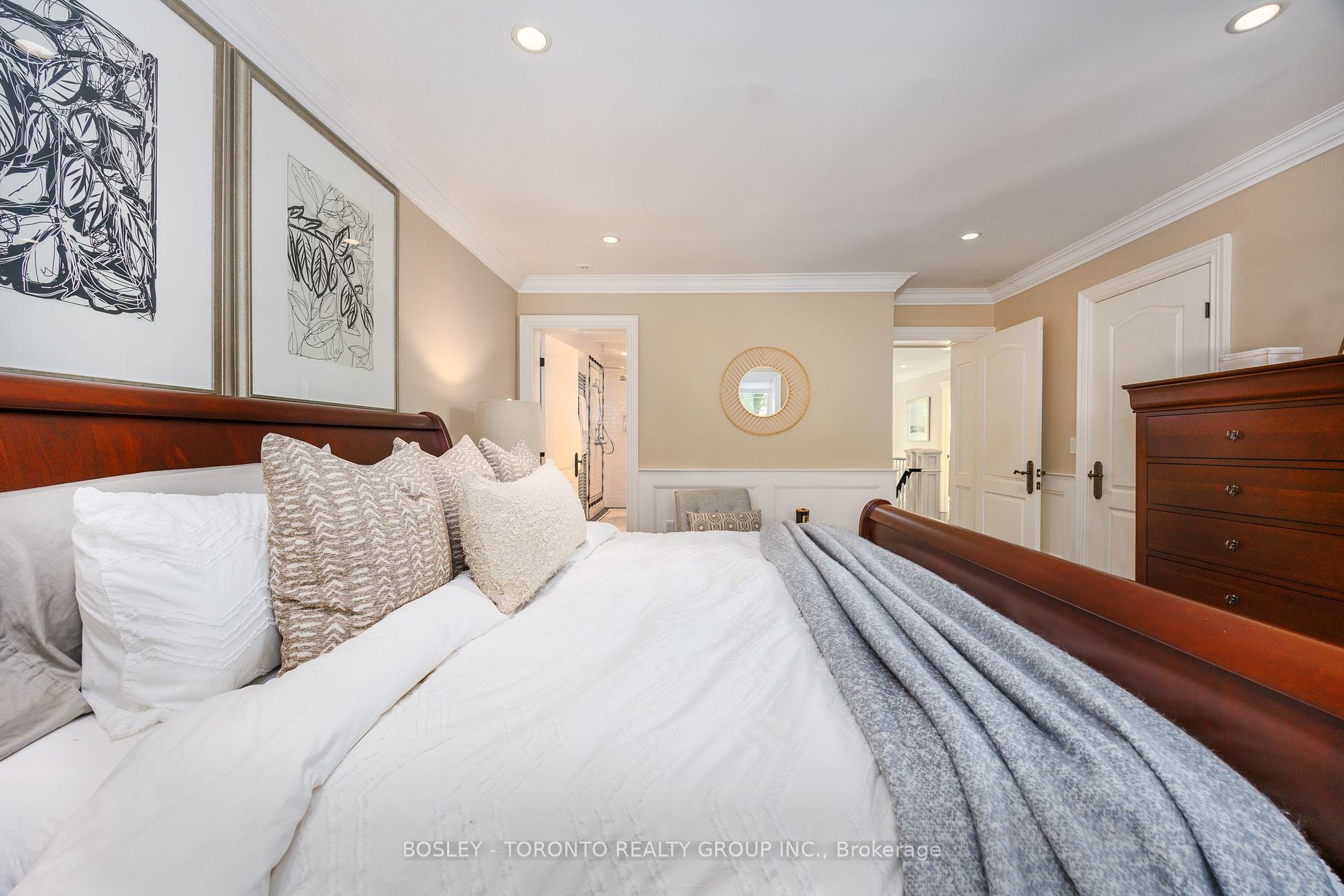 31 Red Deer Ave