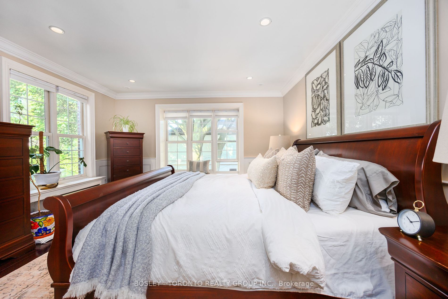 31 Red Deer Ave