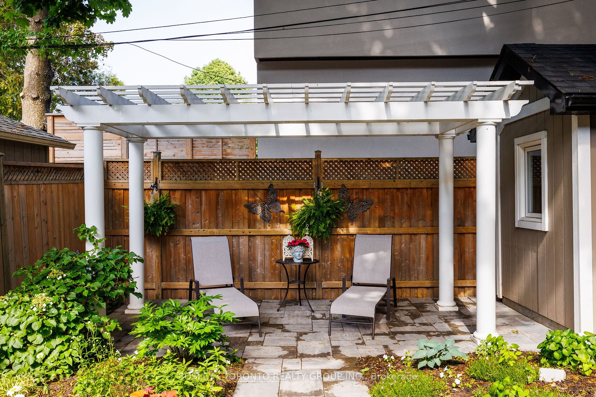 31 Red Deer Ave