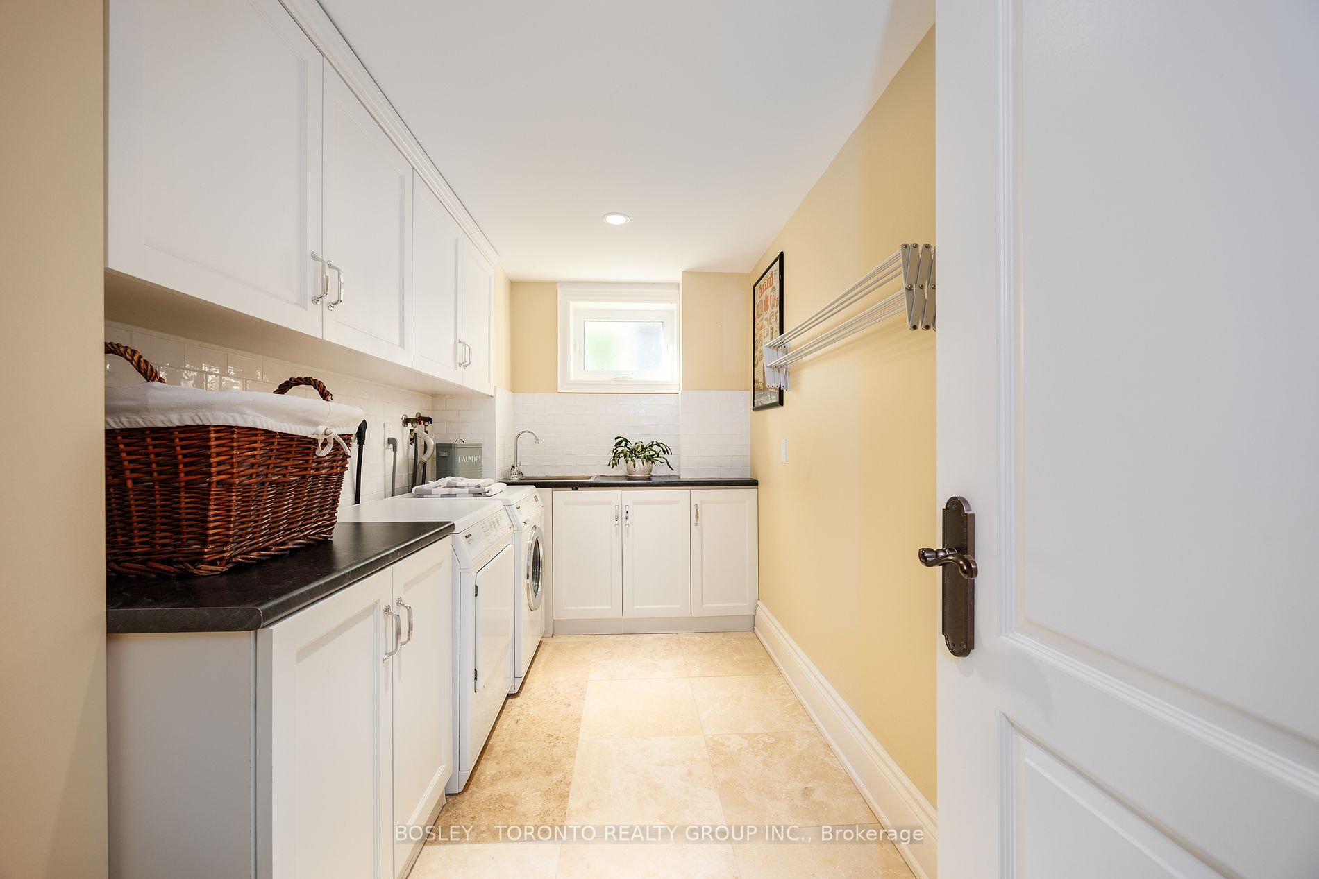 31 Red Deer Ave