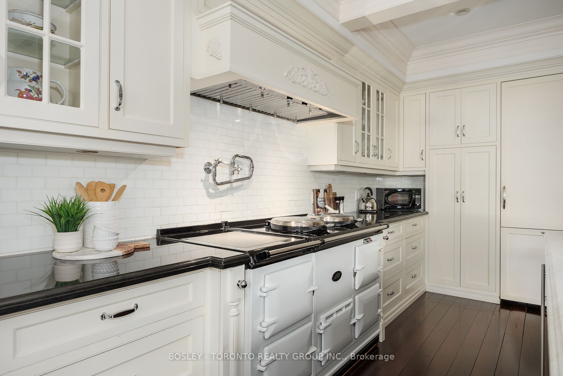 31 Red Deer Ave