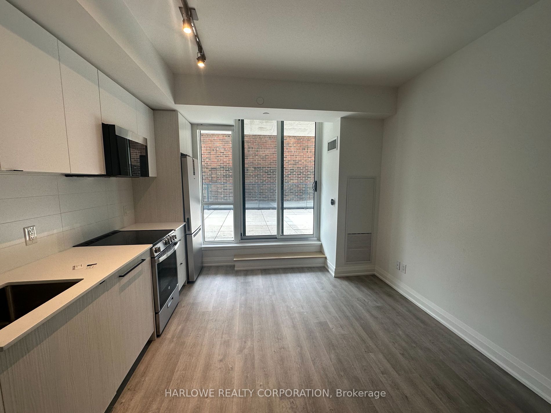 2369 Danforth Ave, #219