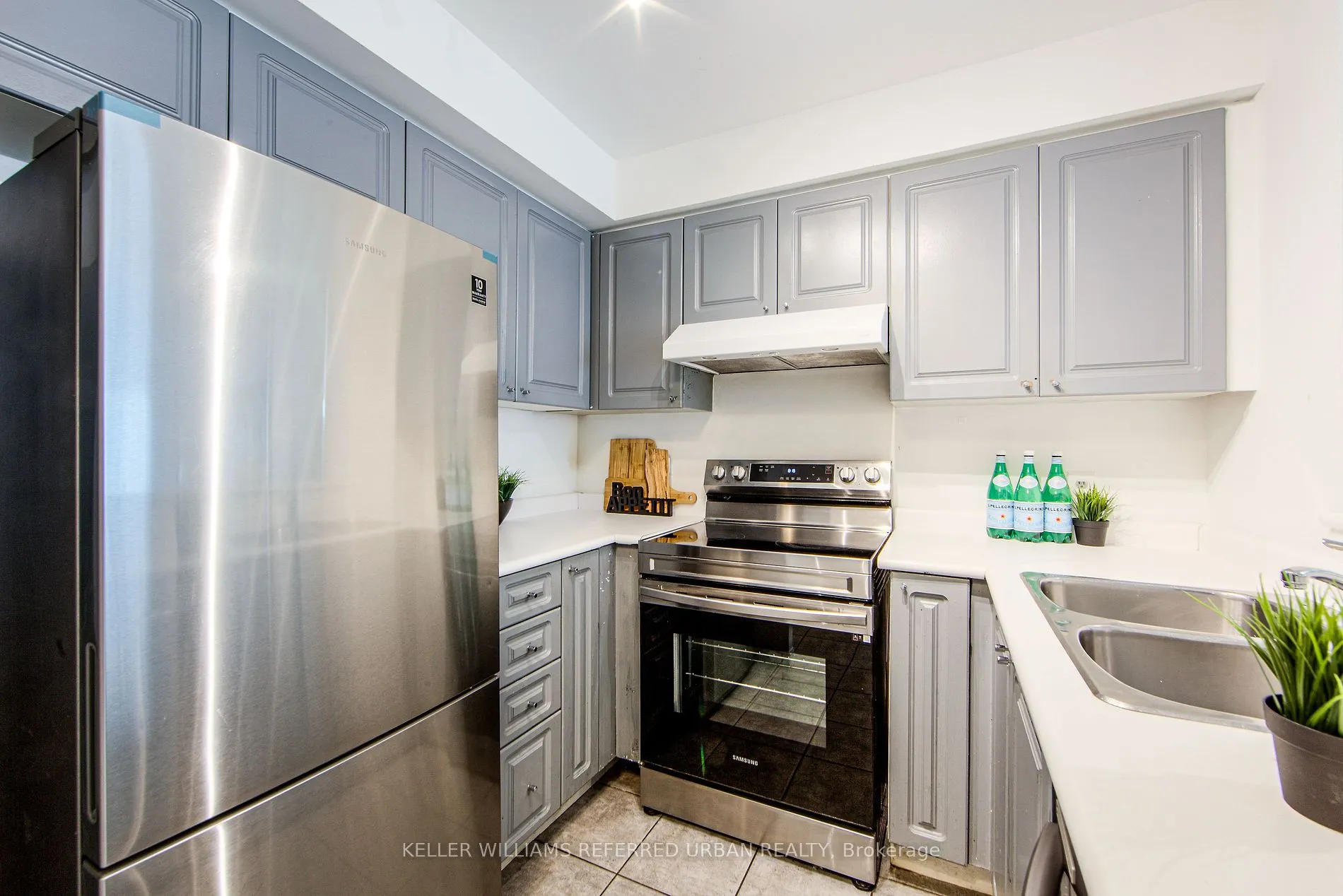 11 Lee Centre Dr, #703