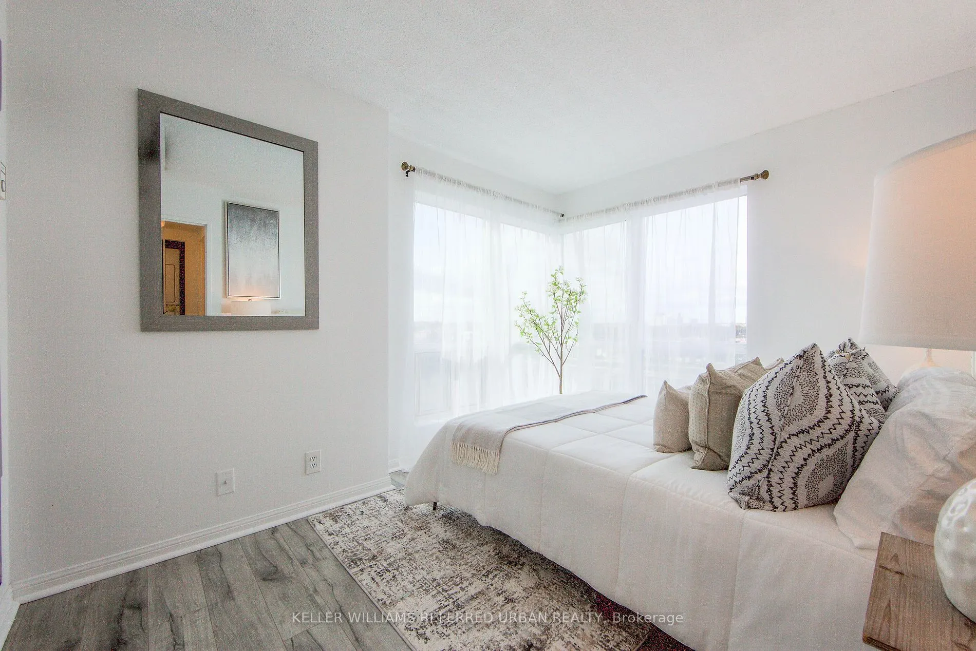 11 Lee Centre Dr, #703