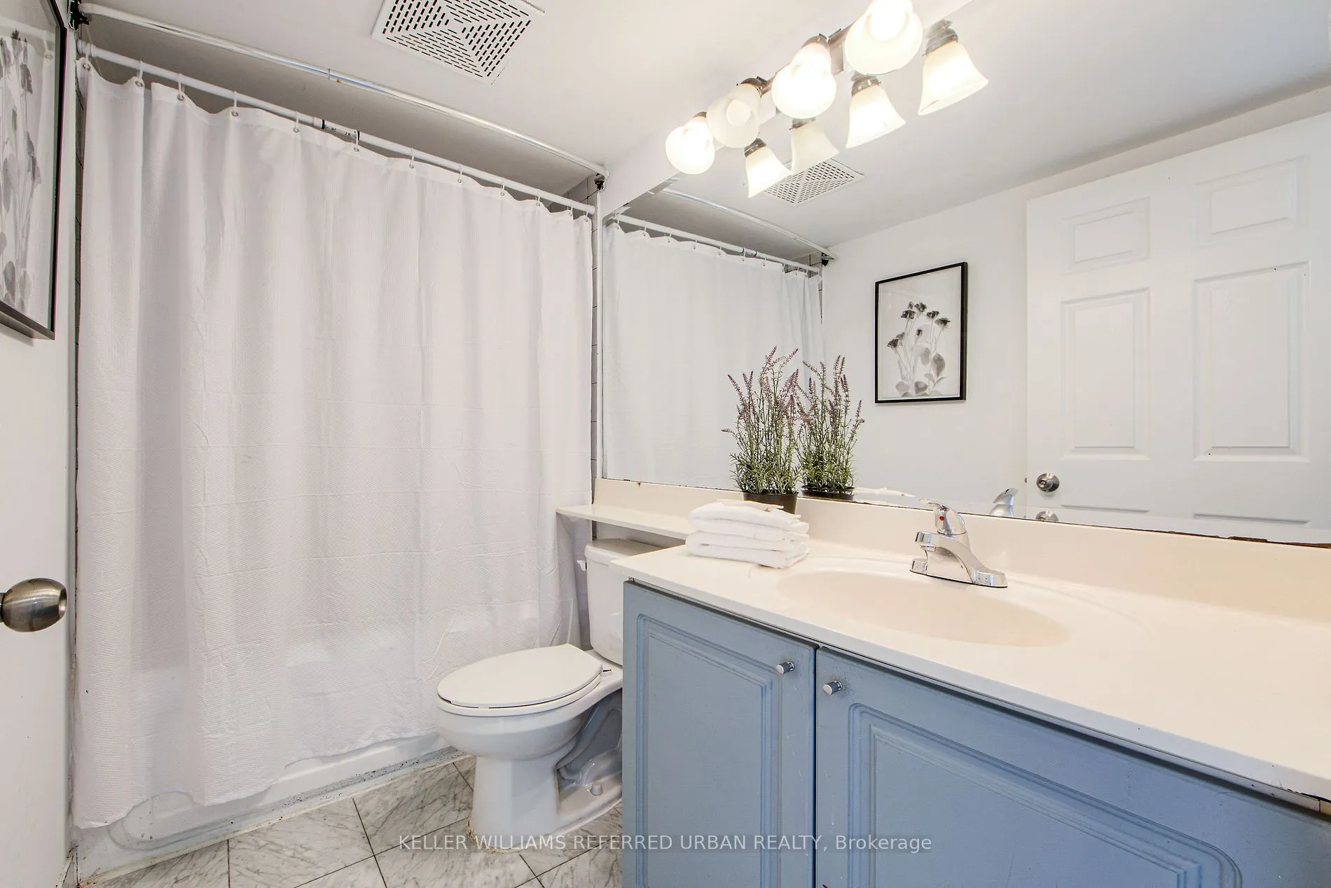 11 Lee Centre Dr, #703