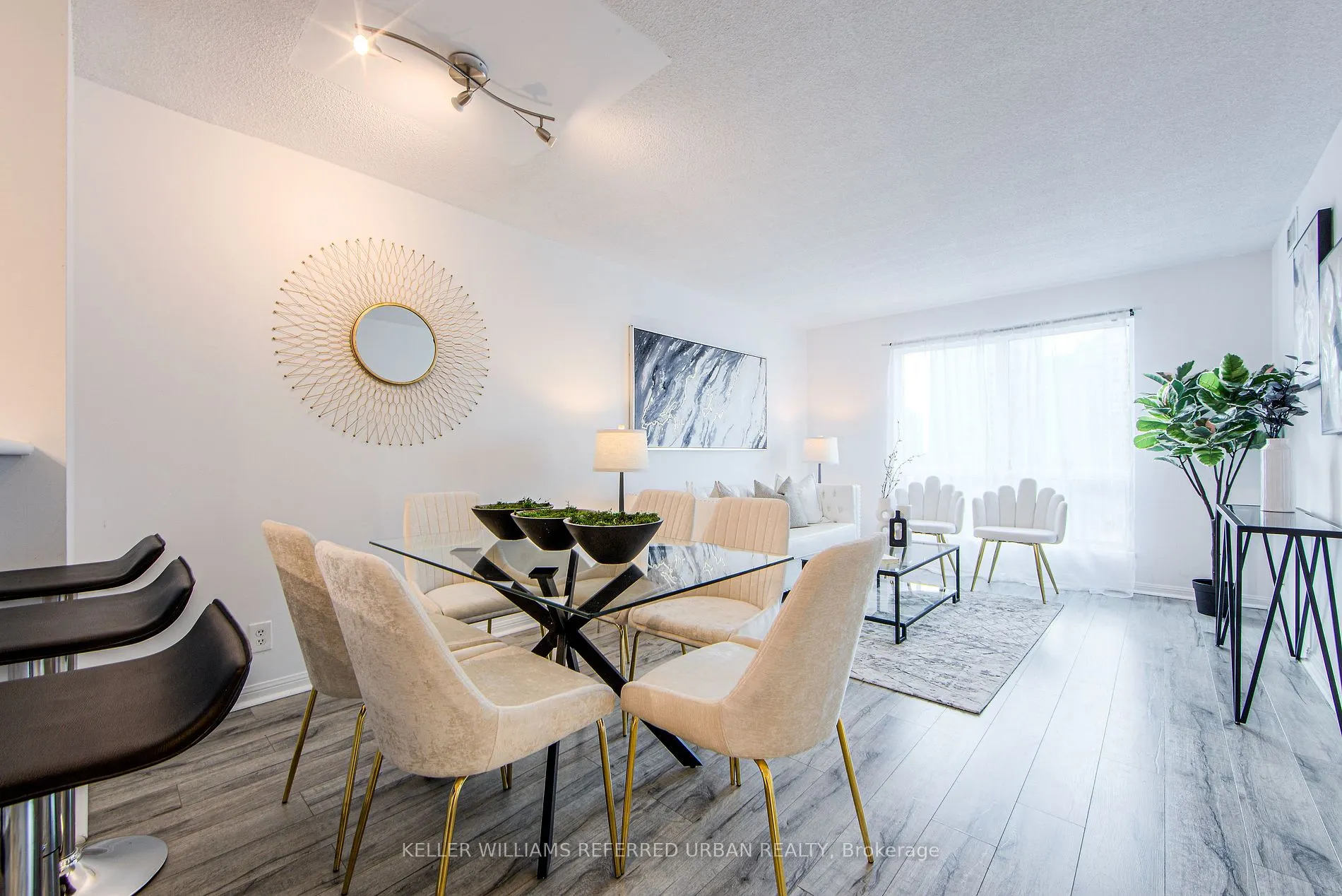 11 Lee Centre Dr, #703