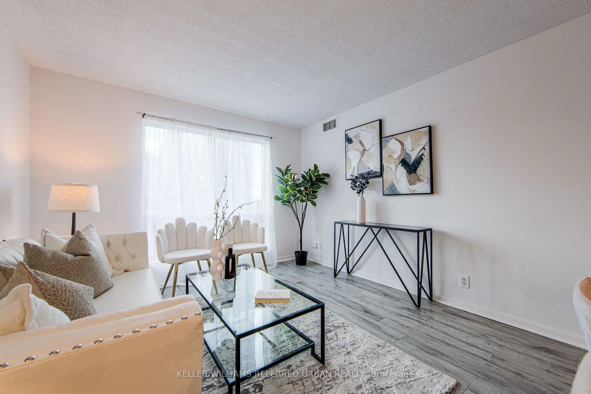 11 Lee Centre Dr, #703