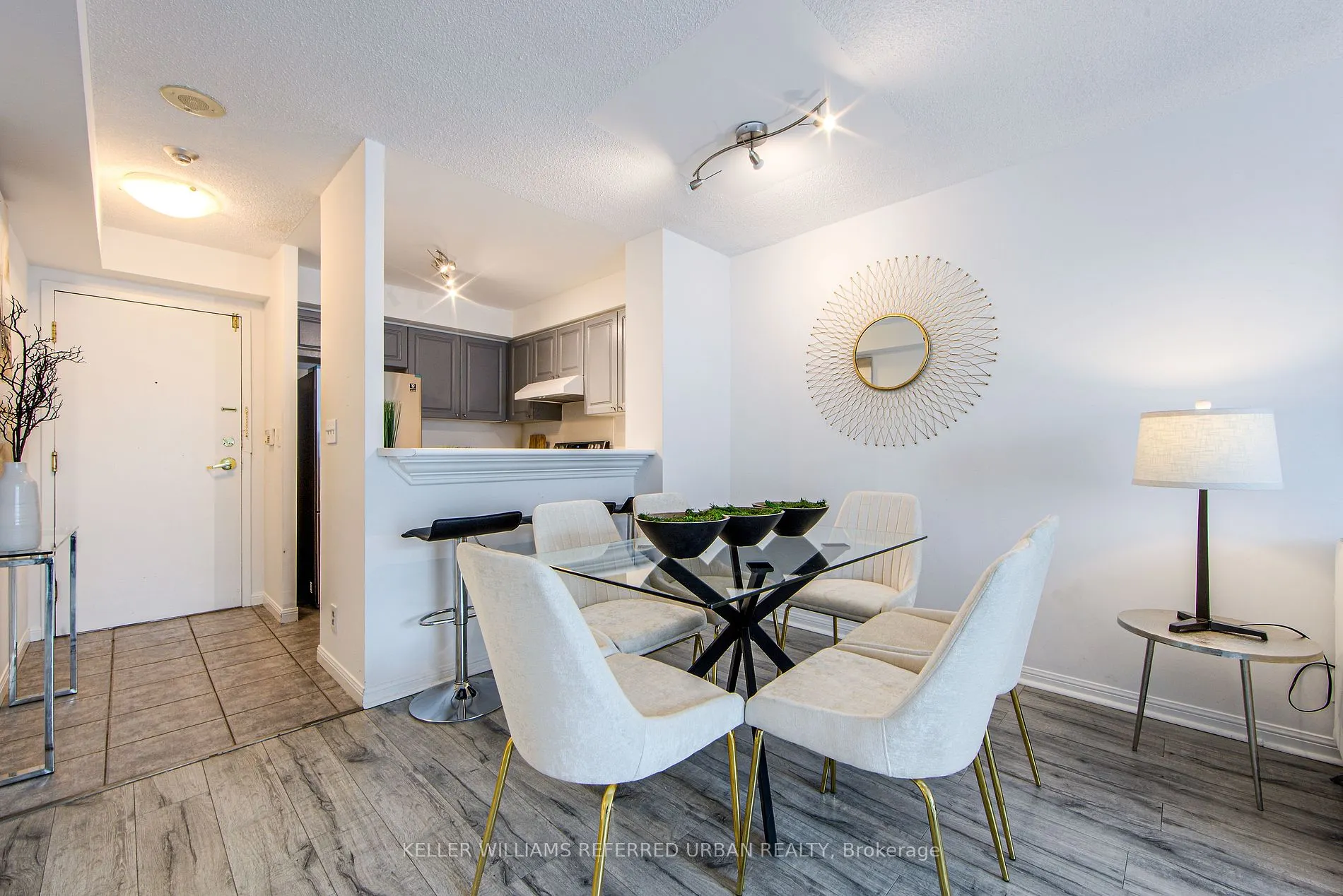 11 Lee Centre Dr, #703