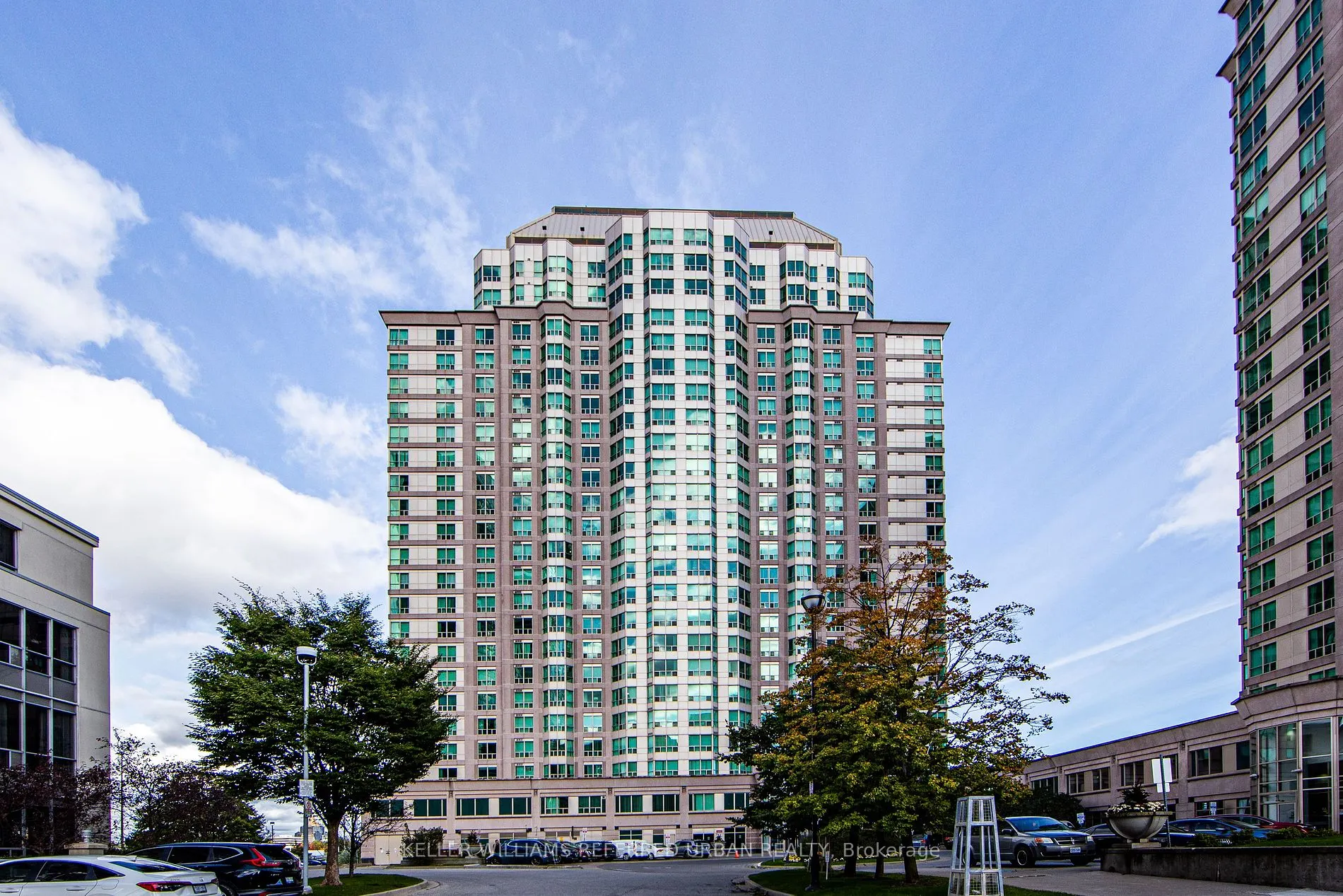 11 Lee Centre Dr, #703