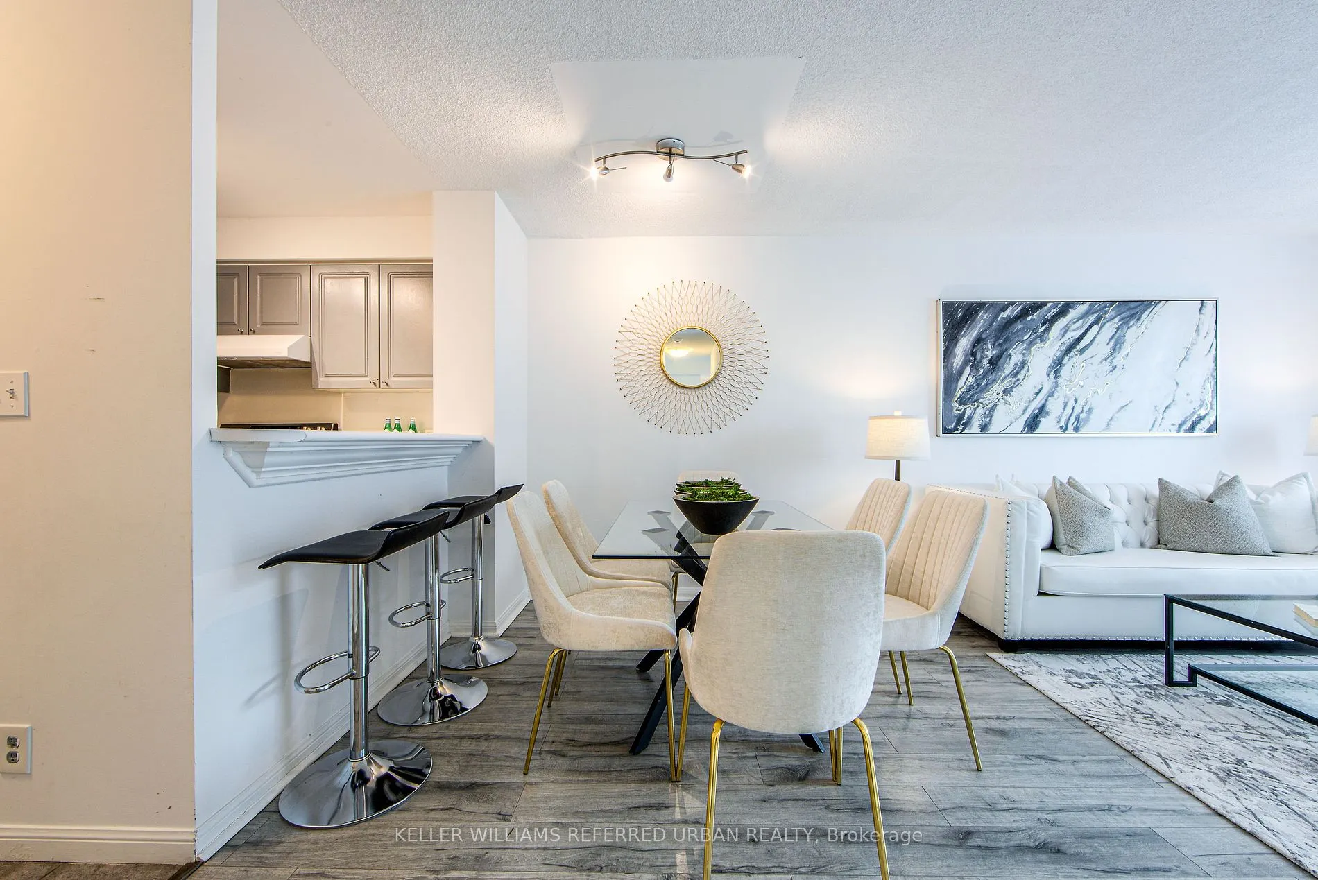 11 Lee Centre Dr, #703