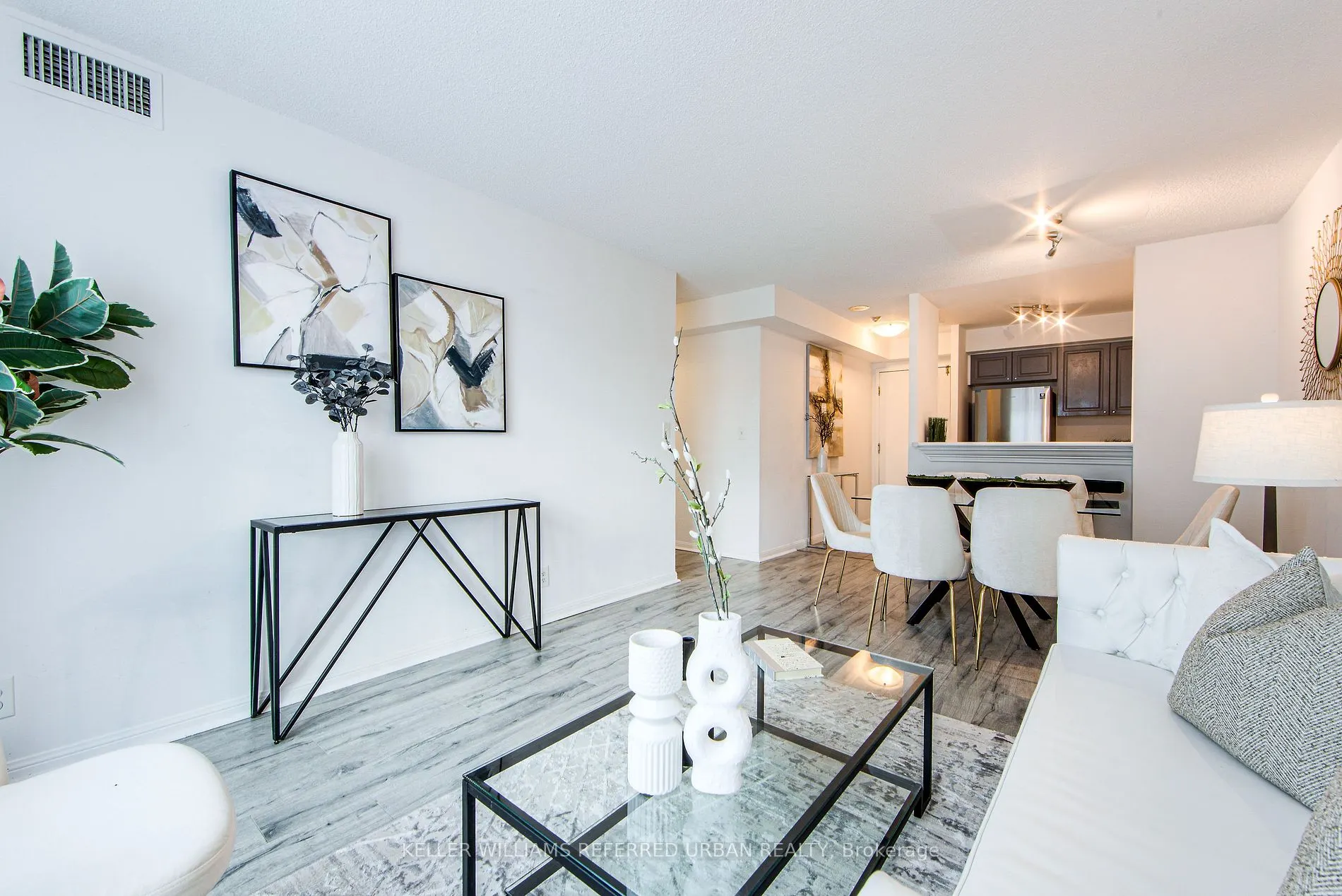 11 Lee Centre Dr, #703