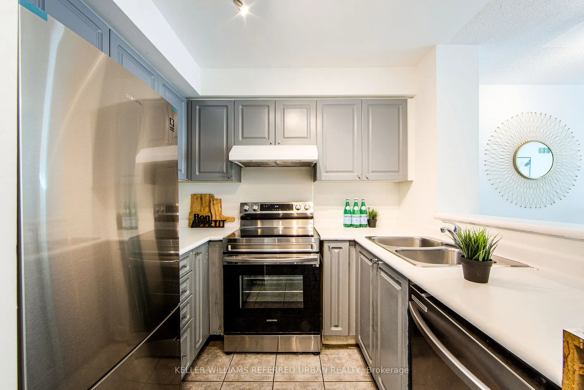 11 Lee Centre Dr, #703