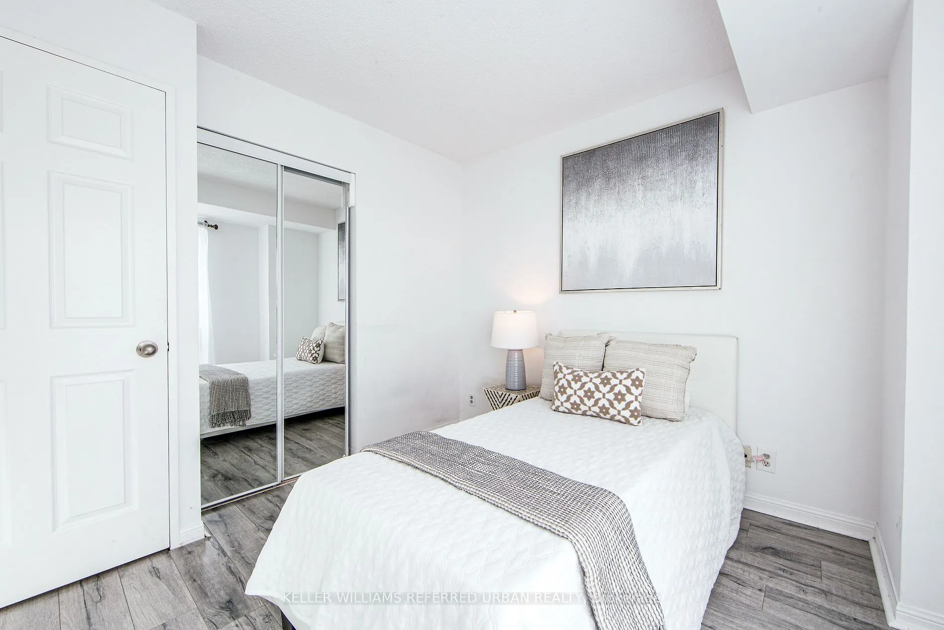 11 Lee Centre Dr, #703