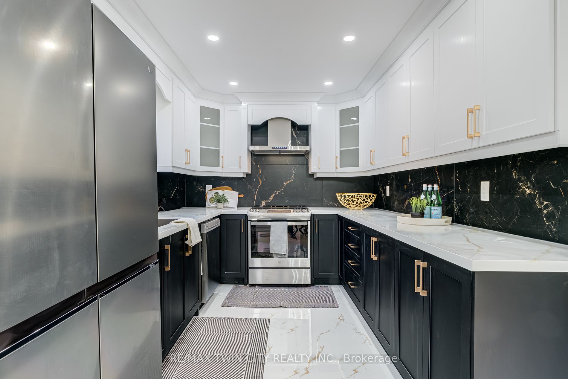 10 Dobson Dr