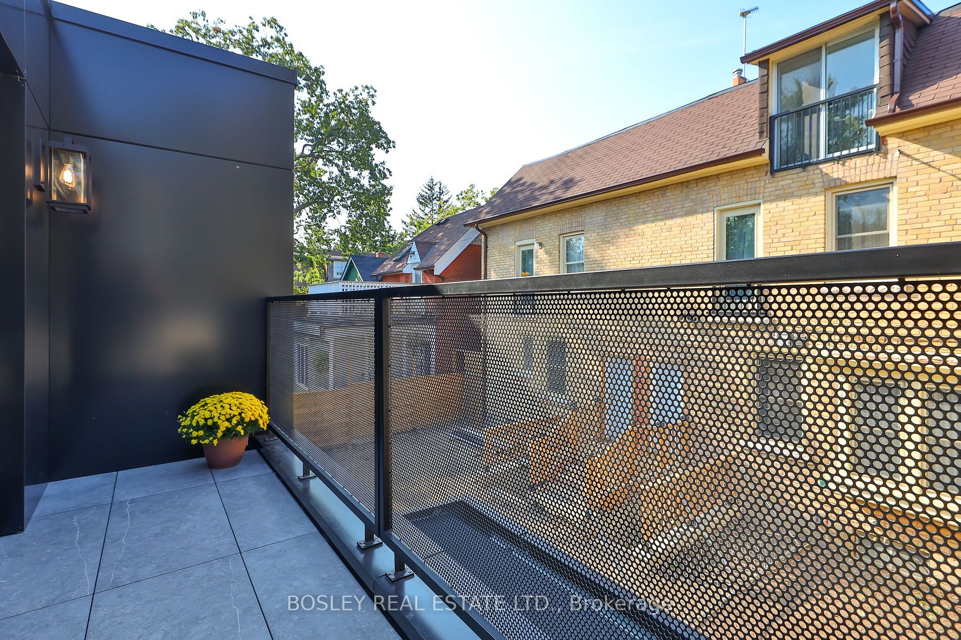 2135R Gerrard St E, #Laneway
