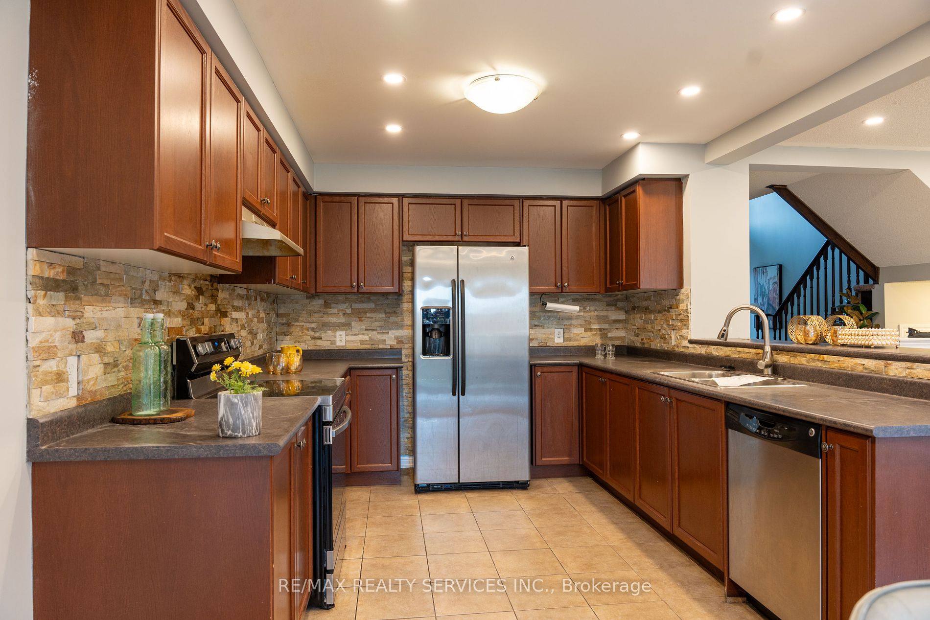 25 Swansea St