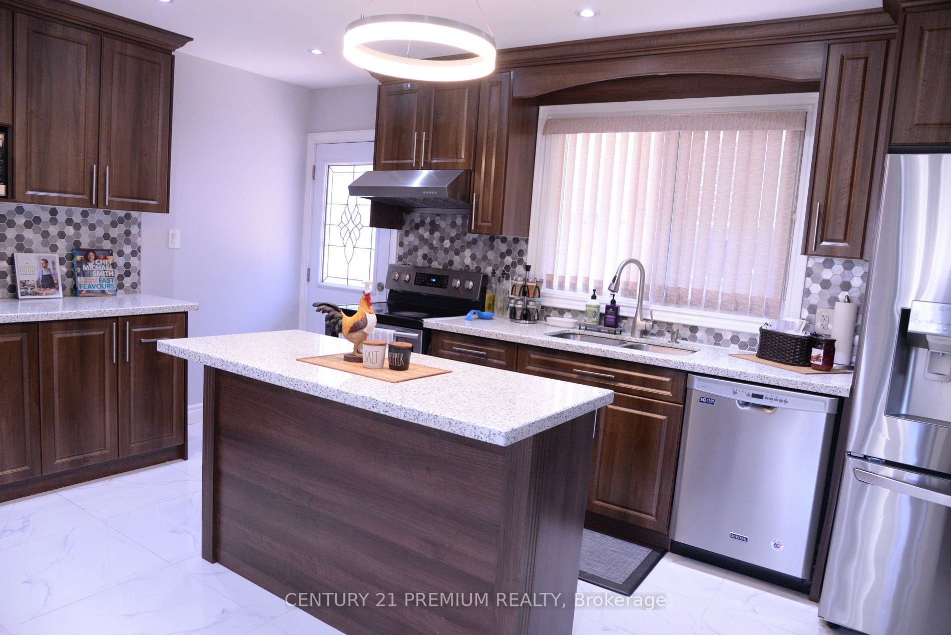 32 Hoshlega Dr, #Main Fl