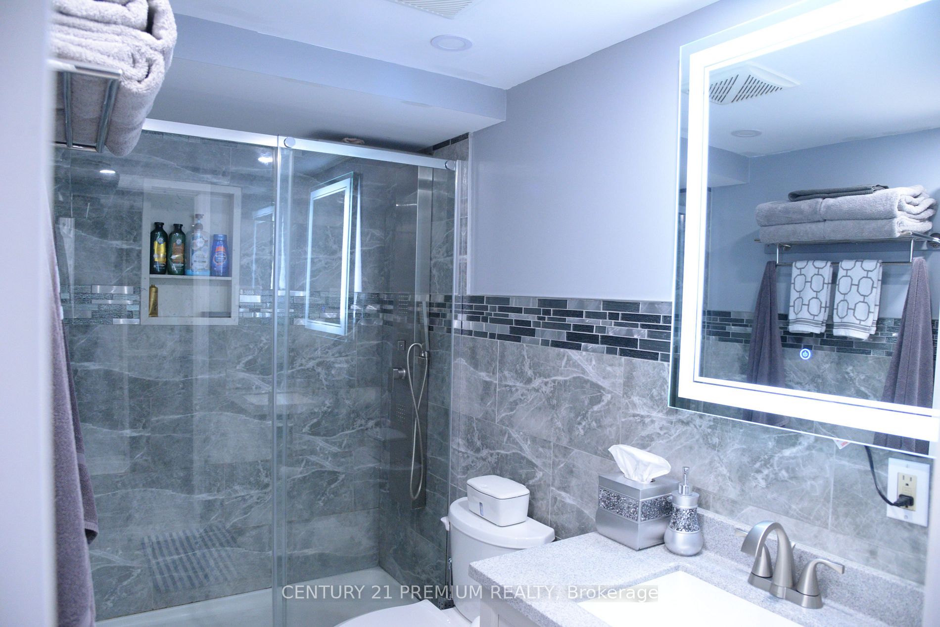 32 Hoshlega Dr, #Main Fl