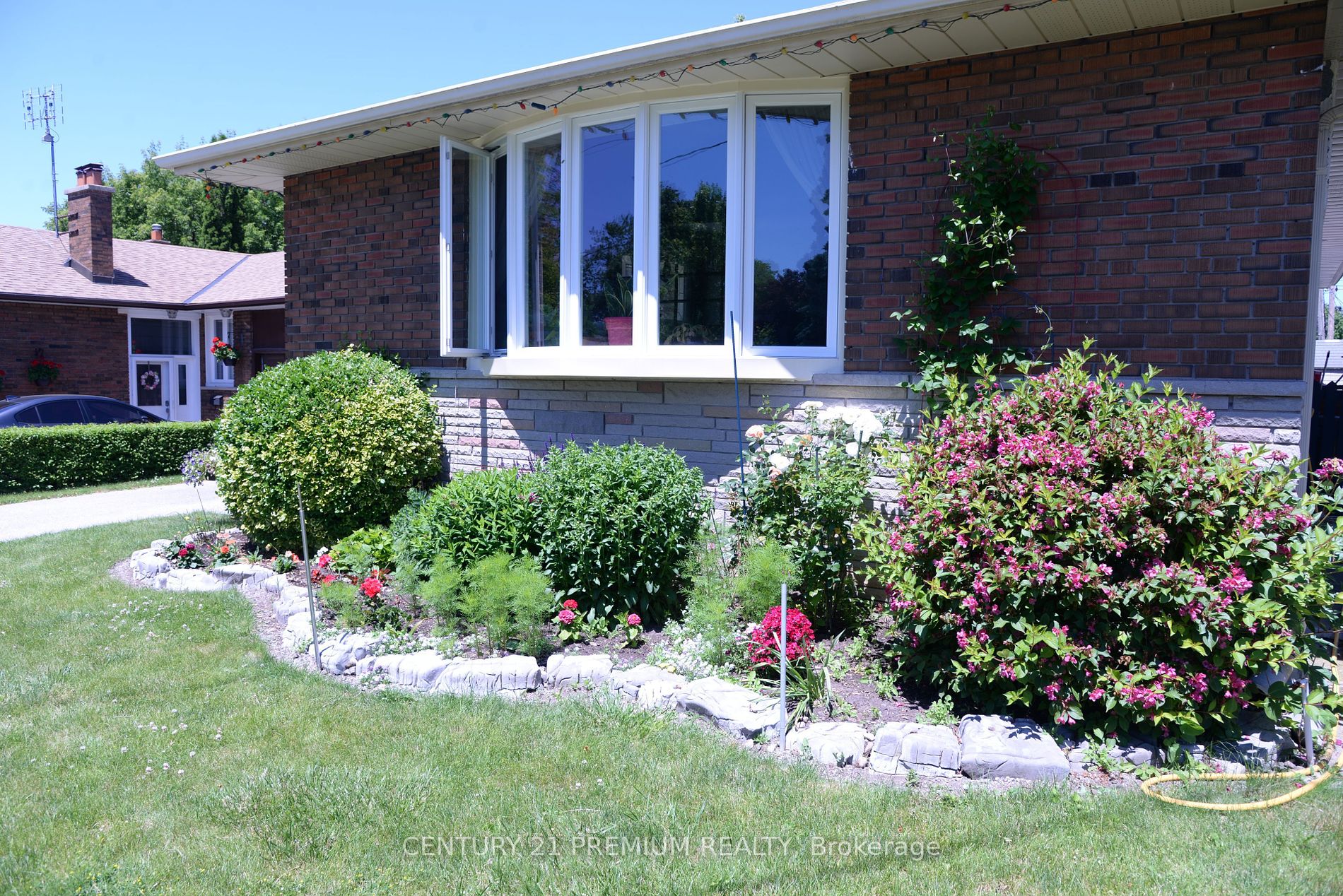32 Hoshlega Dr, #Main Fl