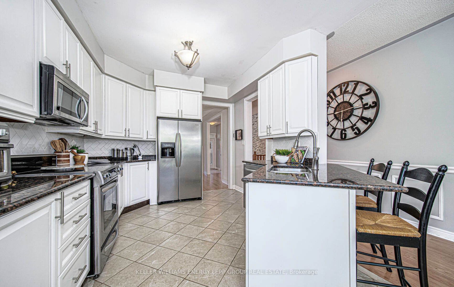 410 Carnwith Dr E