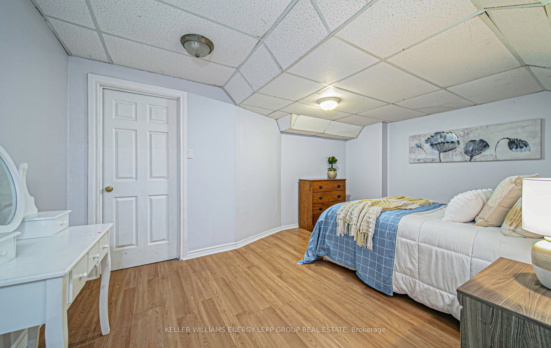 410 Carnwith Dr E