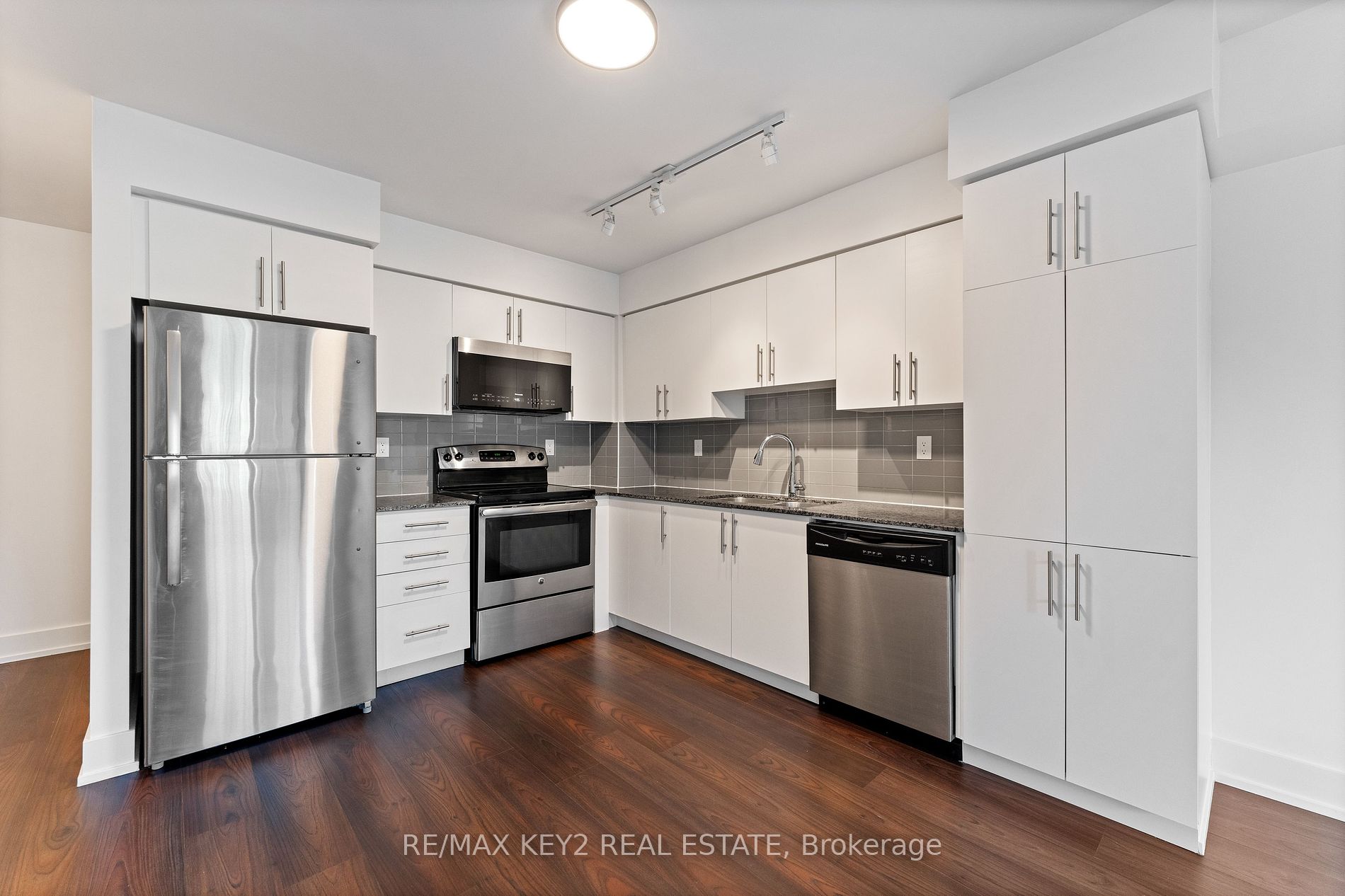 1215 Bayly St, #205